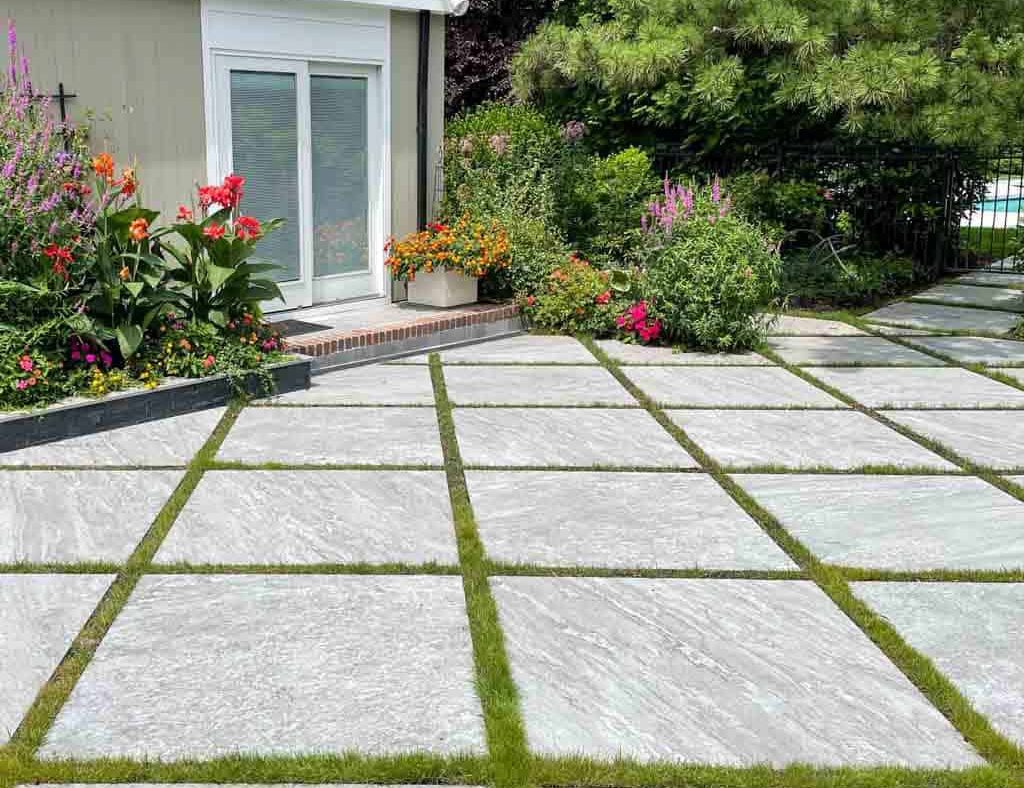 Exterior <span>Pavers</span> background image